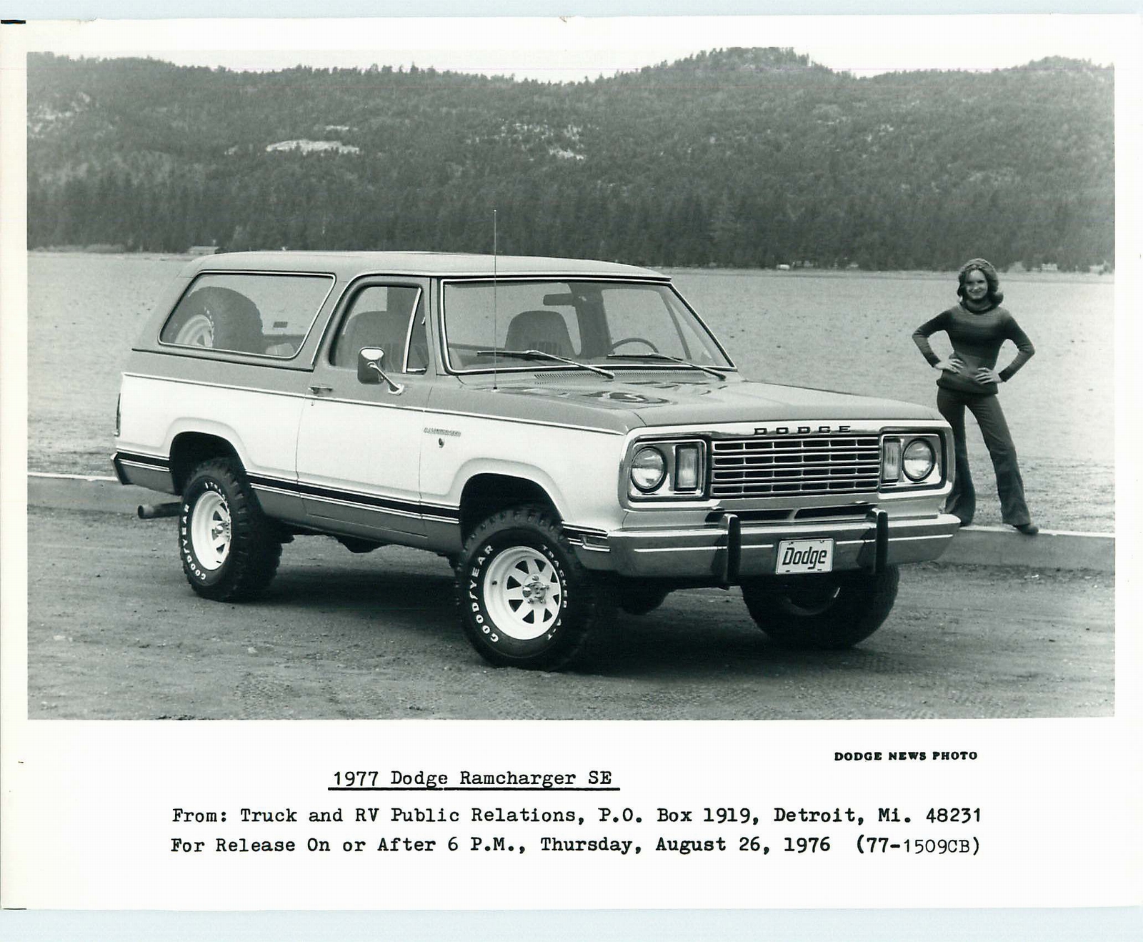 n_1977 Dodge Ramcharger PR Photo-04.jpg